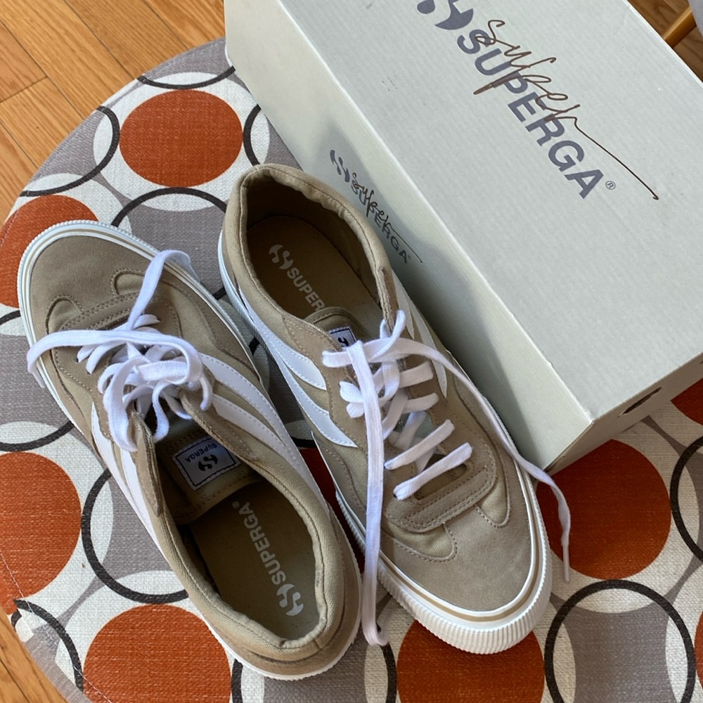 Superga, color block platform shoe, color is gray-fossil, and white.